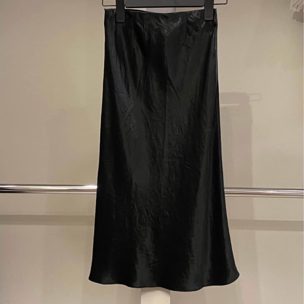Babaton Slip Satin Midi Skirt Black 00